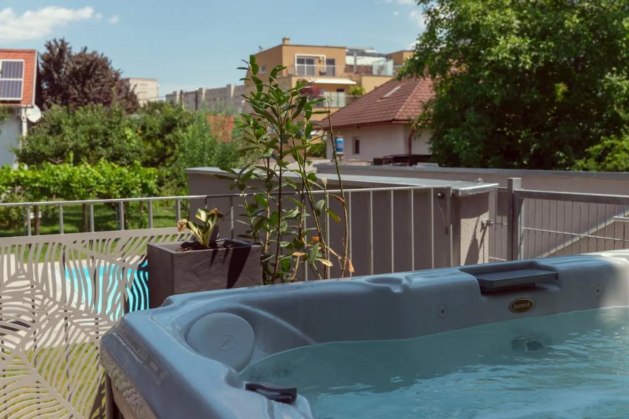 Dream Getaway Apartment With Jacuzzi And Pool Wien